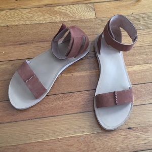 Tan Reef Leather Sandal-Never Worn Outside!